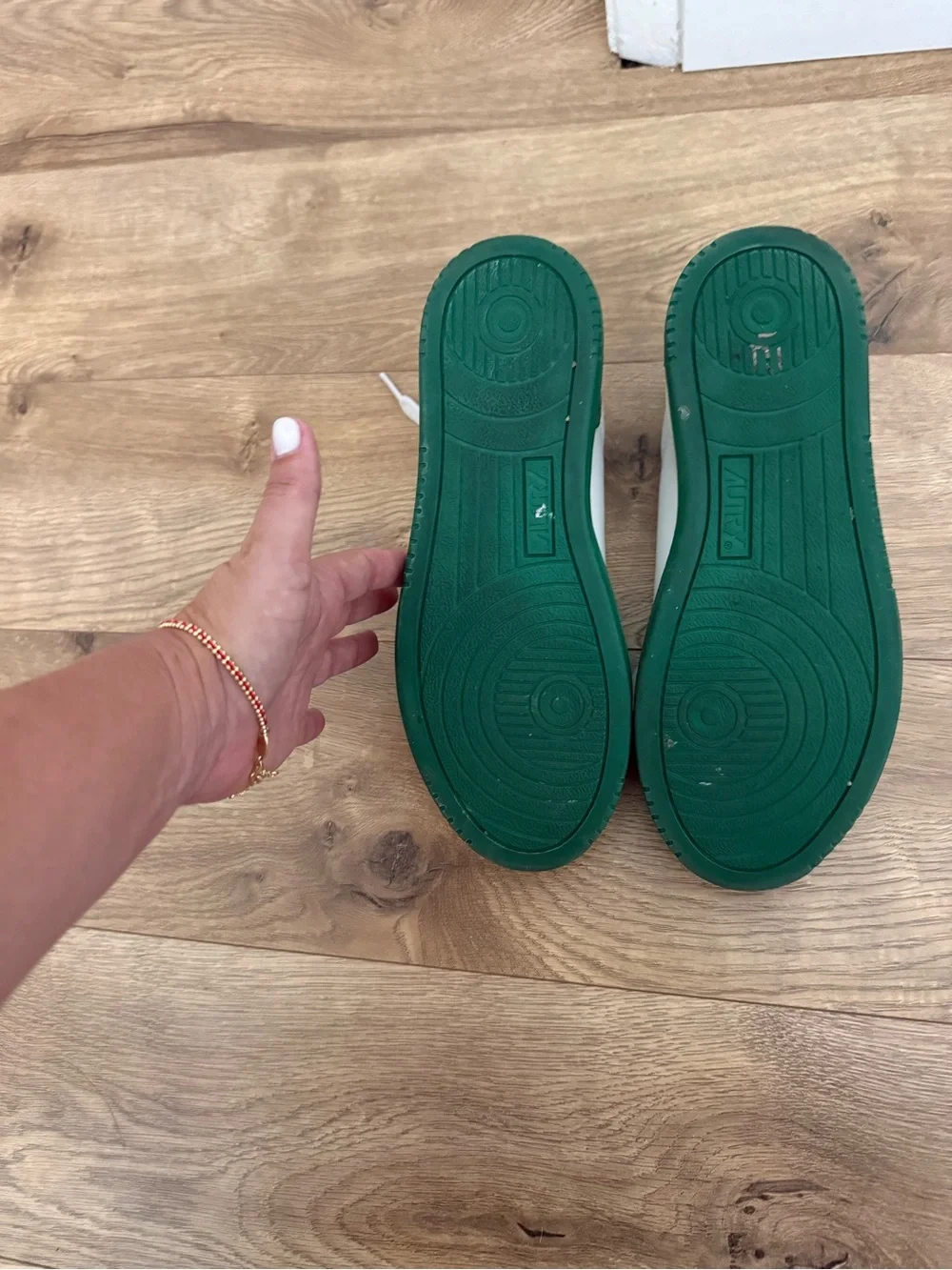 Autry Low-Top Sneakers in White and Green – Women's Casual Trainers